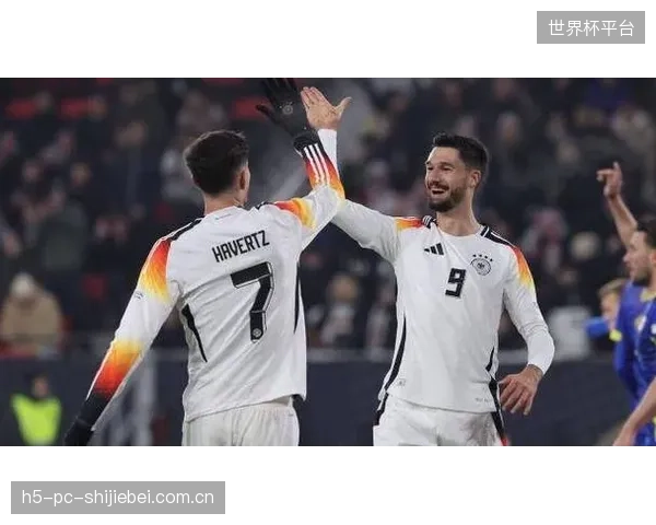 德国队中锋位置面临选择,传统中锋与无锋阵的战术博弈考验纳格尔斯曼。 德国队中锋位置面临选择,传统中锋与无锋阵的战术博弈考验纳格尔斯曼。